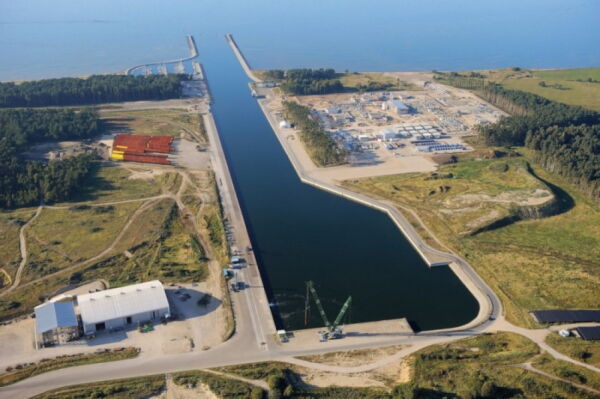 Vertragsunterzeichnung im Lubmin Port